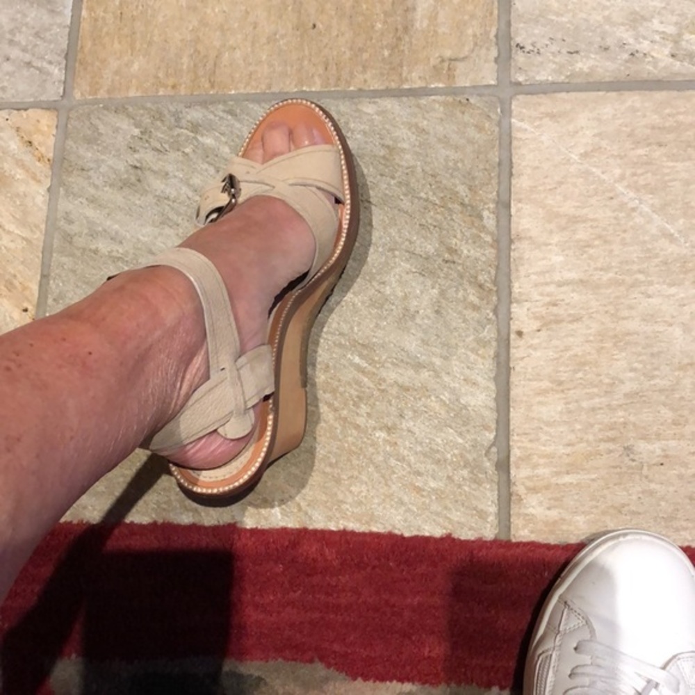 Vince Camuto Signature VI-CADANA genuine Leather wood wedge, size 8.5 - Picture 12 of 14